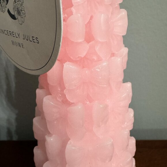 NEW Sincerely Jules Home 8" Pink Bow Christmas Tree Candle - Picture 3 of 3